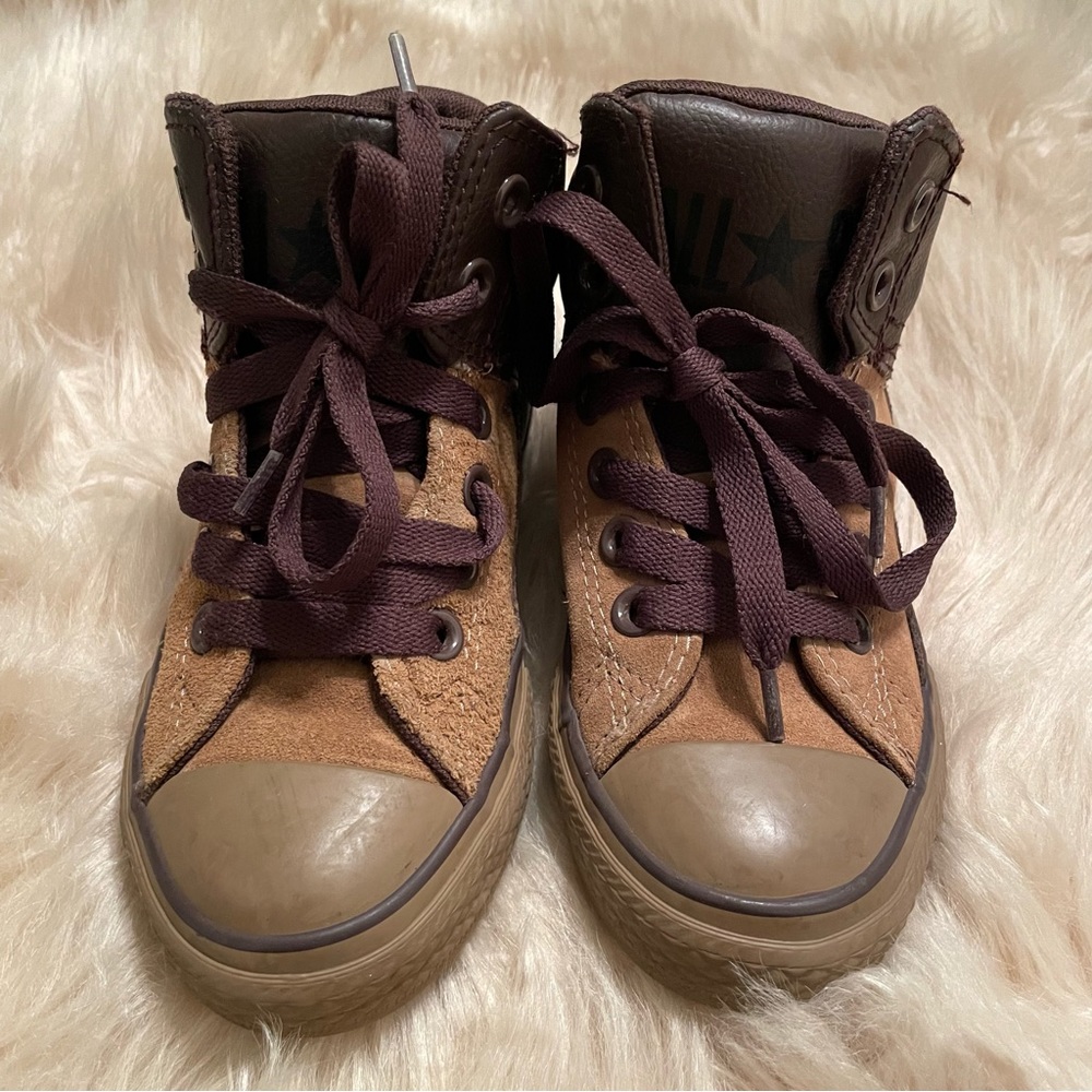 EUC boys hi top Converse